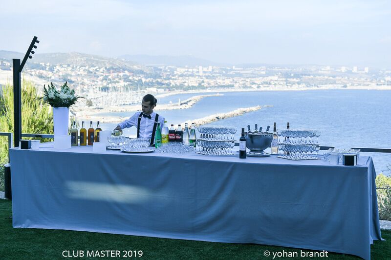Sport & Business club | Vue sur Marseille avec le bar